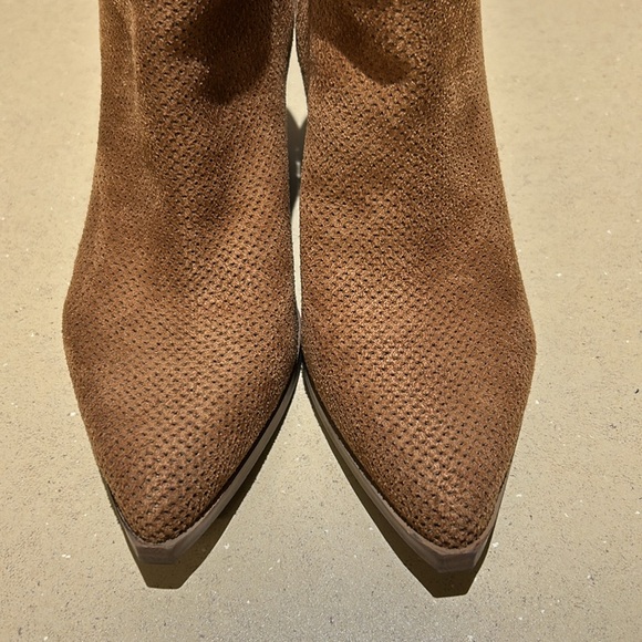 Indigo Rd. Tan Faux Suede Women Booties Size 8 - Picture 3 of 13